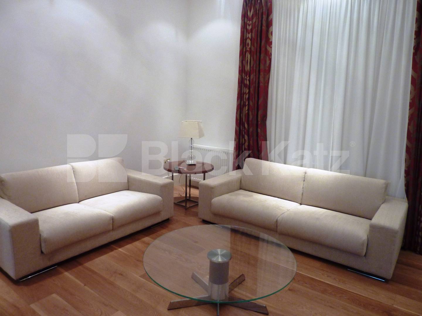 			LUXURY A MUST SEE, 3 Bedroom, 1 bath, 1 reception House			 Oval Road, REGENTS PARK